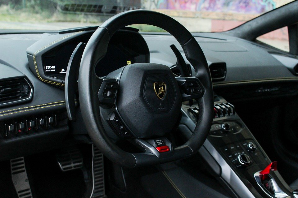 Lamborghini Huracan front interior
