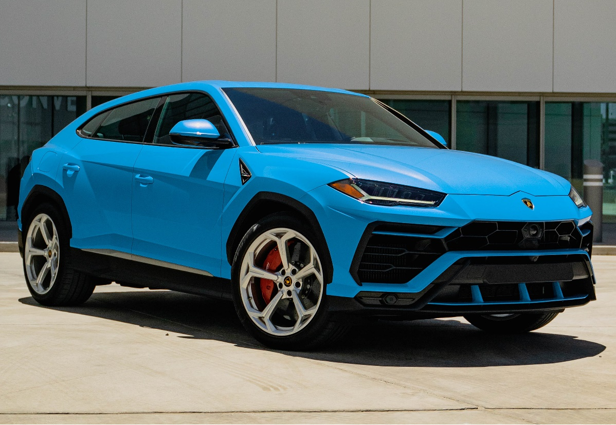 The Lamborghini Urus in blue color.