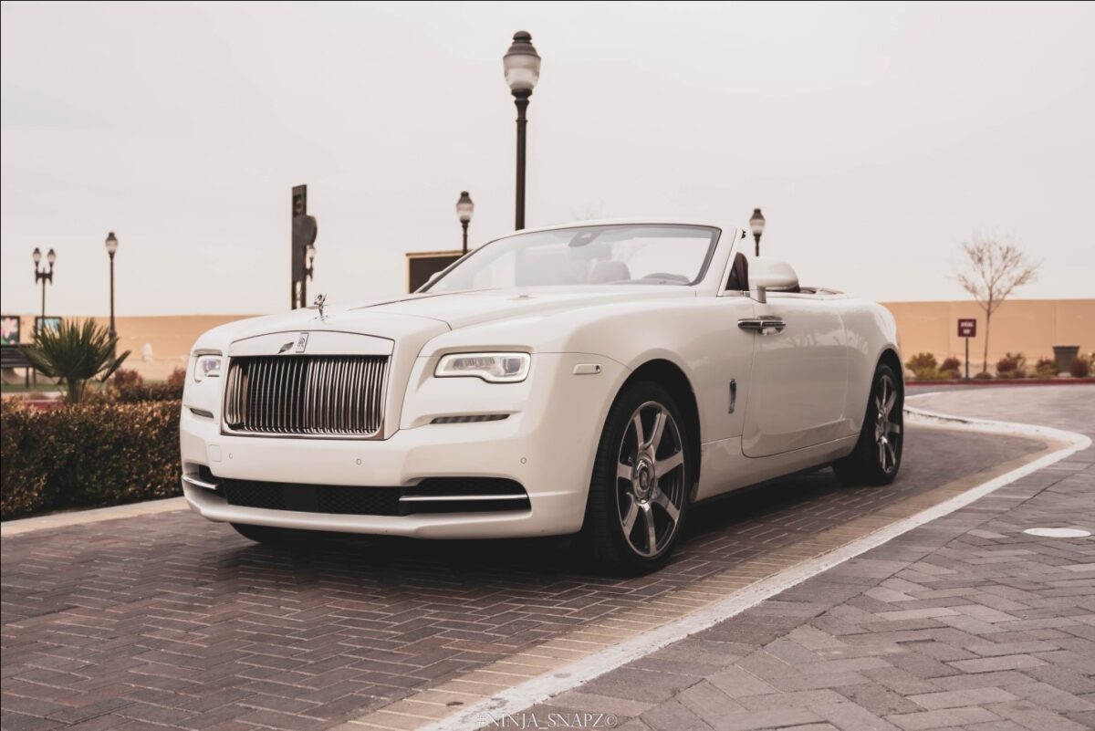 Rolls Royce Dawn front view